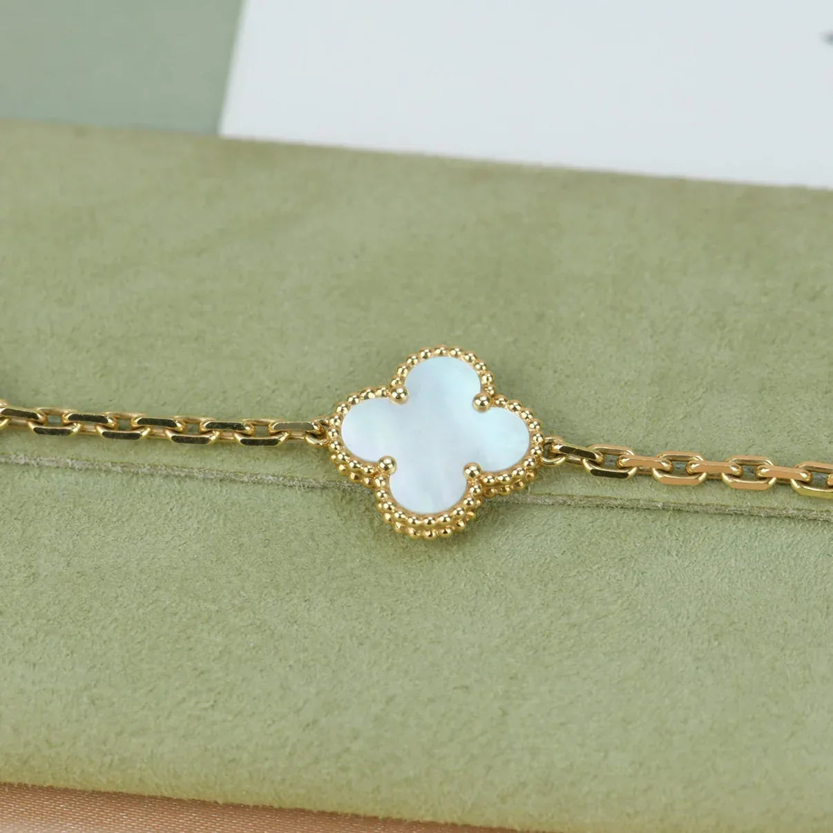 [Avelora]LUCKY CLOVER 5-MOTIF BRACELET - WHITE MOTHER-OF-PEARL COLLECTION