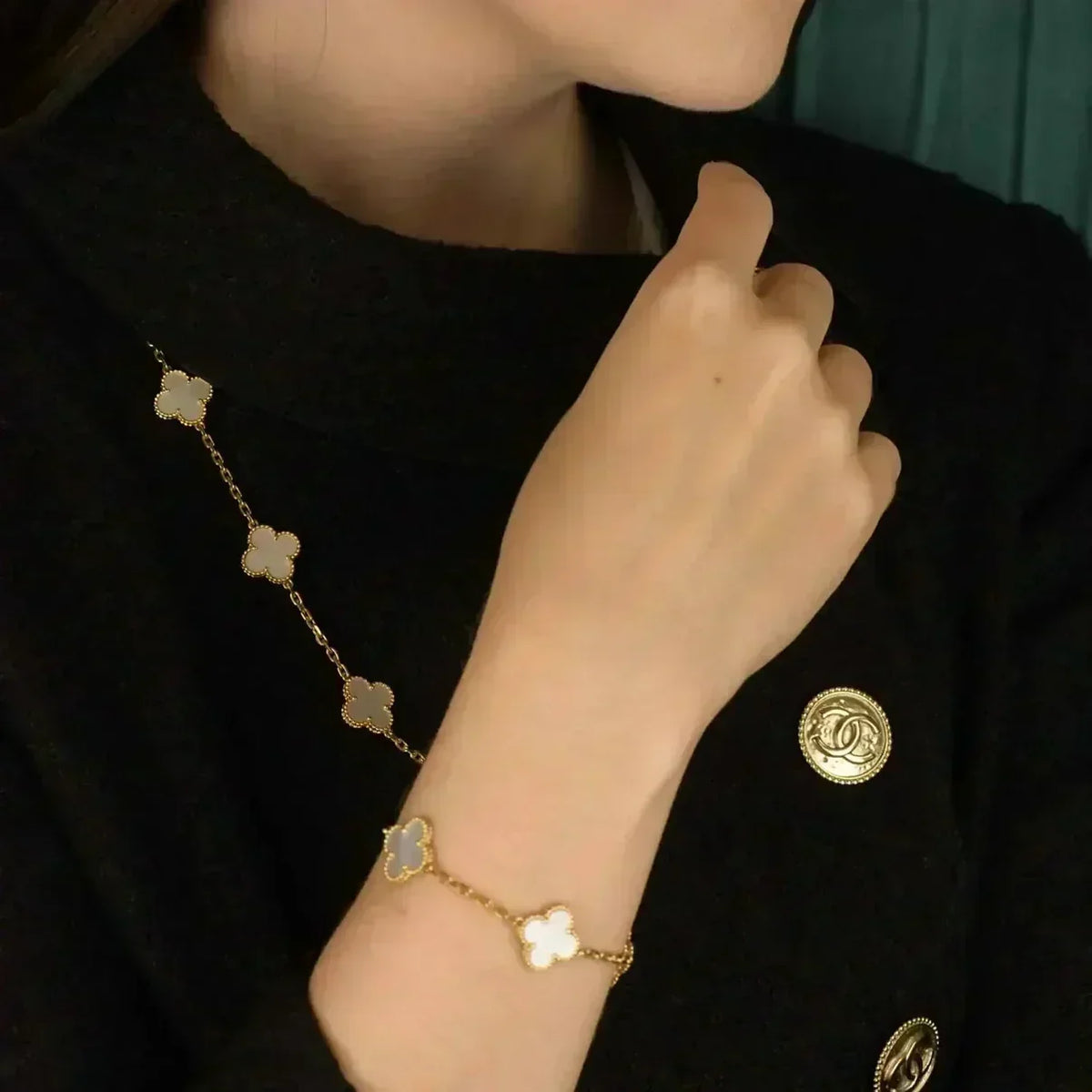[Avelora Jewelry ]CLOVER WHITE PEARL MOP 5 MOTIF BRACELET COLLECTION