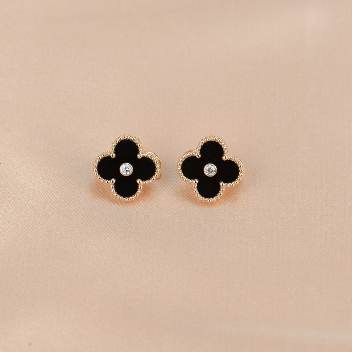 [Avelora Jewelry ]CLOVER MEDIUM 1 MOTIFS ONYX DIAMOND EARRINGS