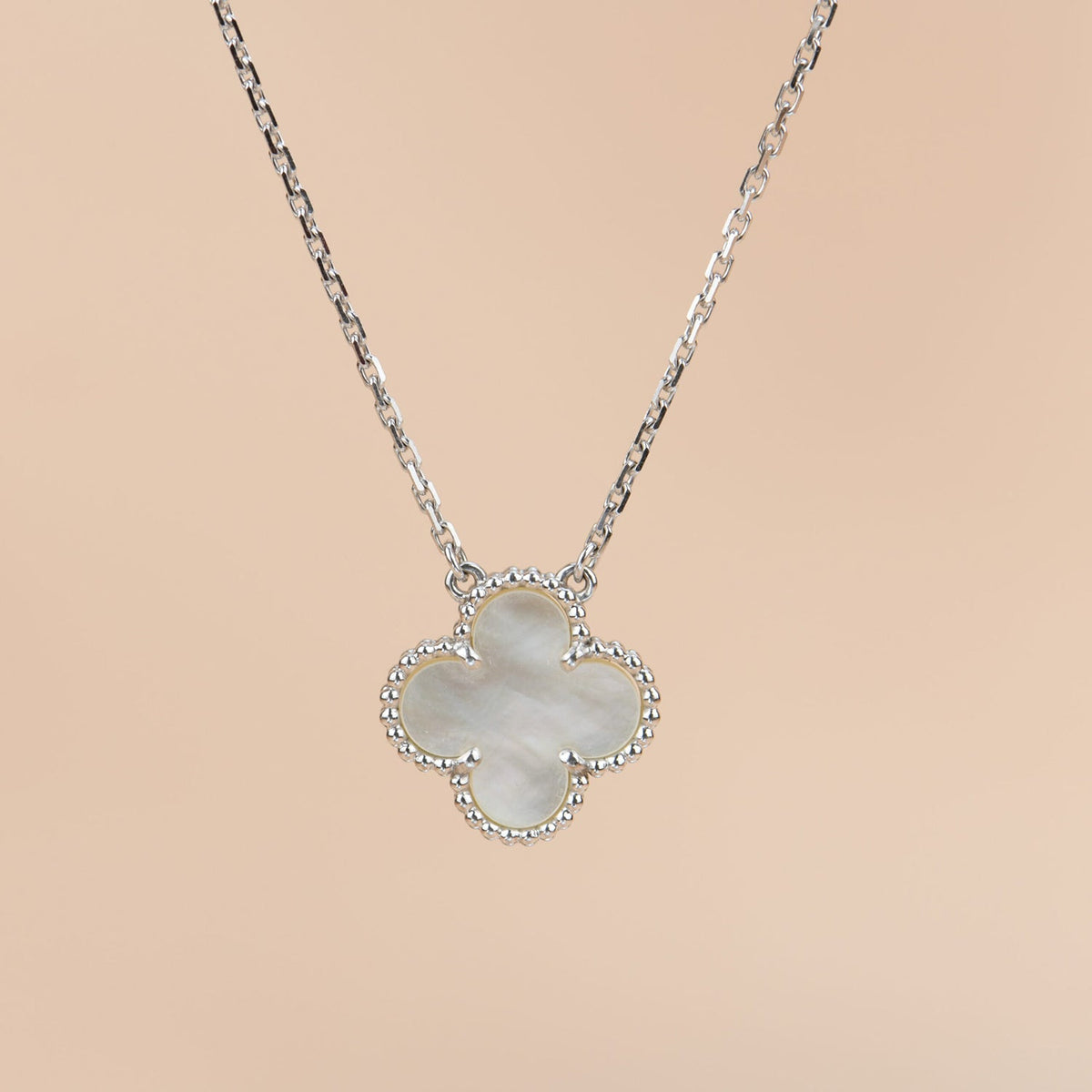 [Avelora Jewelry ]CLOVER  15MM WHITE MOTHER-OF-PEARL SILVER