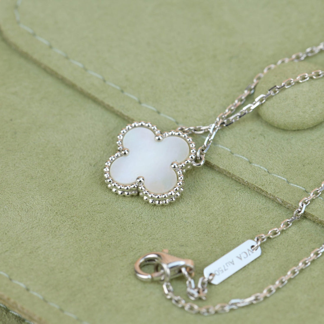 [Avelora Jewelry ]CLOVER  15MM WHITE MOTHER-OF-PEARL SILVER