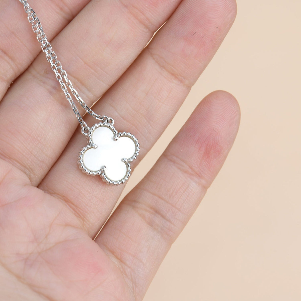 [Avelora Jewelry ]CLOVER  15MM WHITE MOTHER-OF-PEARL SILVER