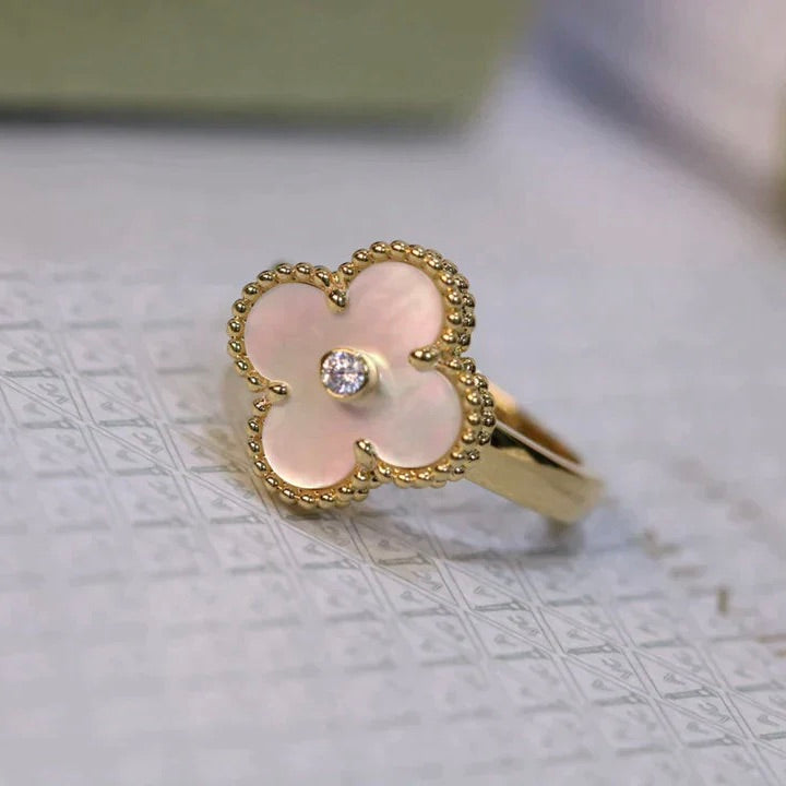 [Avelora Jewelry ]CLOVER PINK MOP RING GOLD DIAMOND