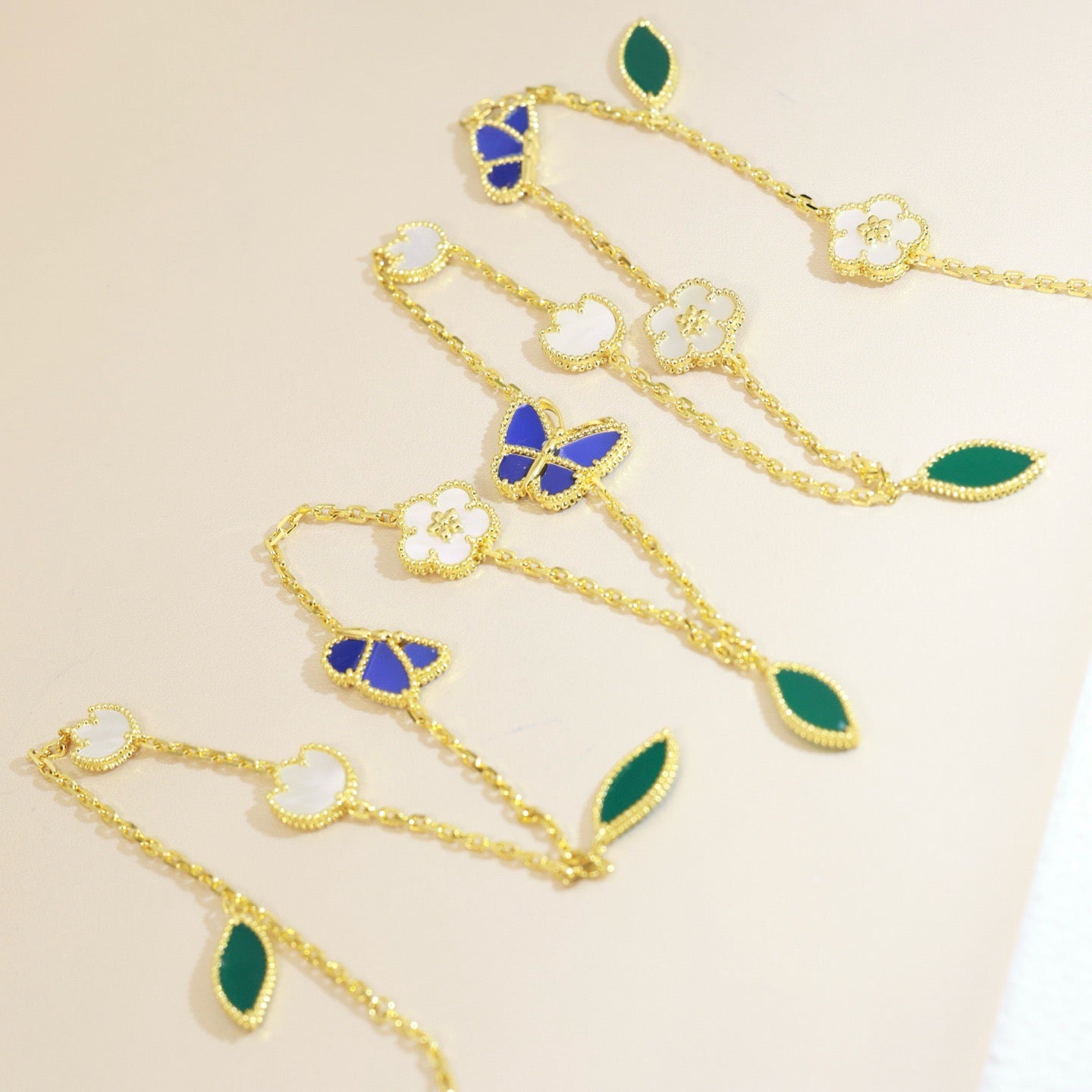 [Avelora]LUCKY SPRING BUTTERFLY & FLOWER STATEMENT NECKLACE - 15-MOTIF FLORAL DESIGN