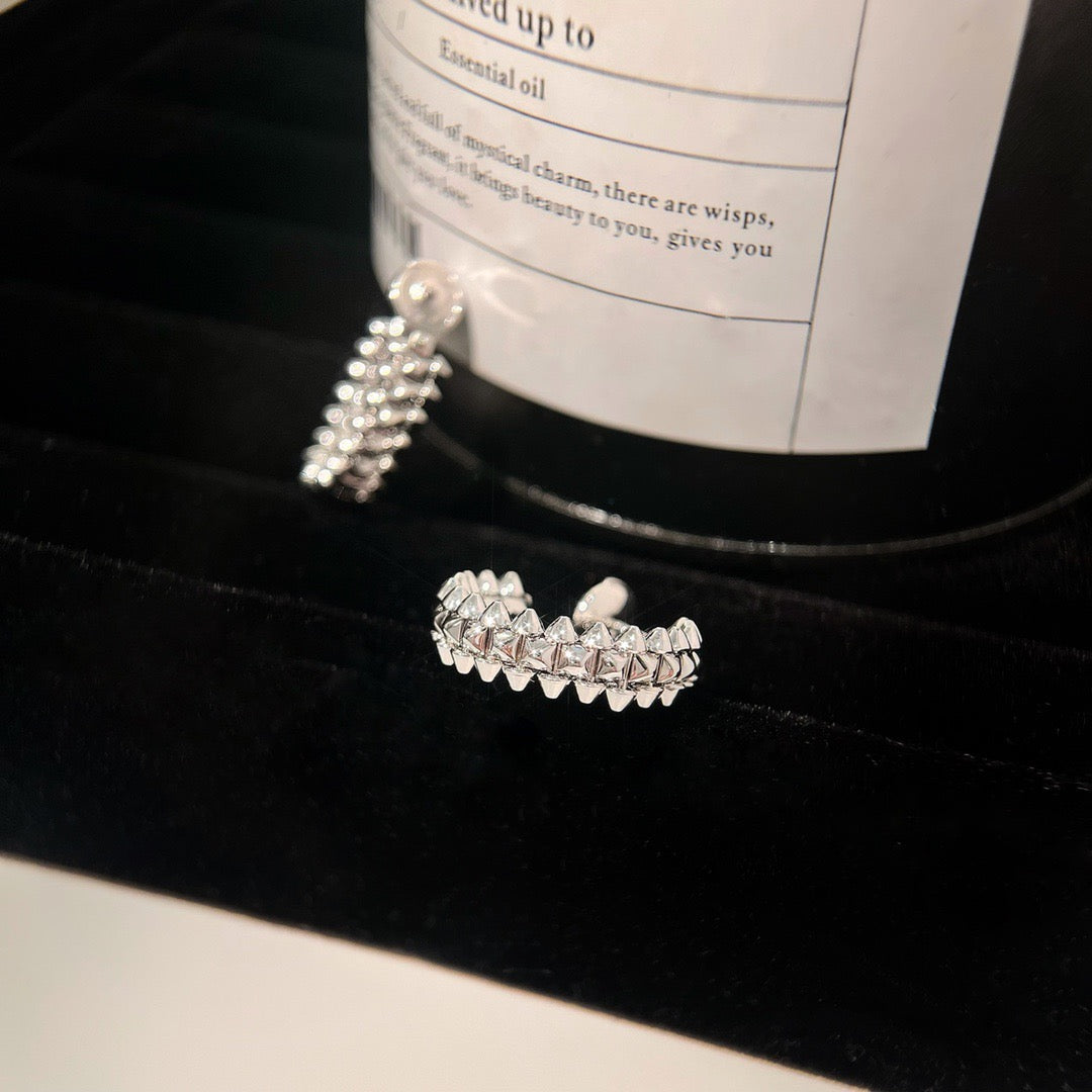 [Avelora Jewelry ]CLASH SMALL HOOP EARRINGS