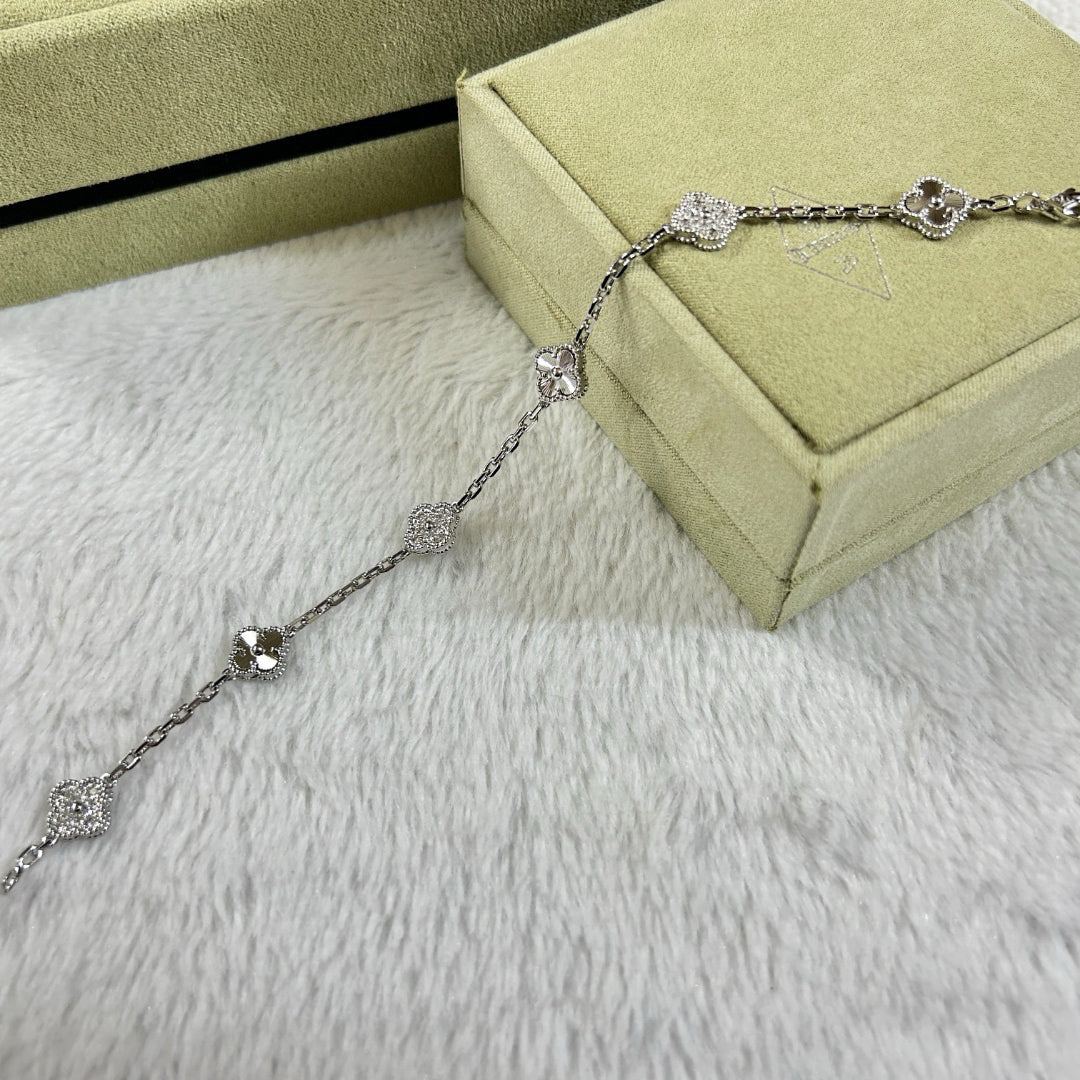 [Avelora Jewelry ]CLOVER 6 MOTIF DIAMOND LASER BRACELET