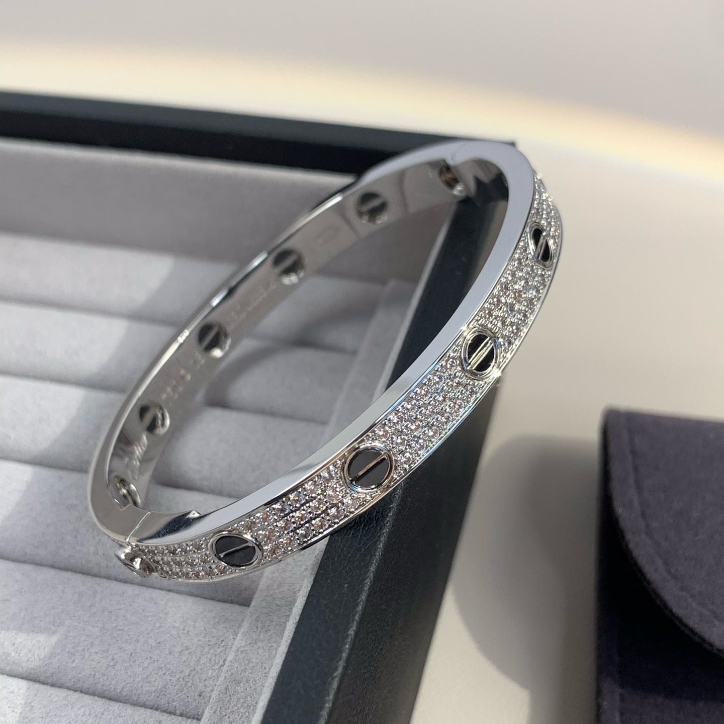 [Avelora]CLASSIC 6.1MM LOVE BANGLE - DIAMOND PAVÉ & BLACK CERAMIC