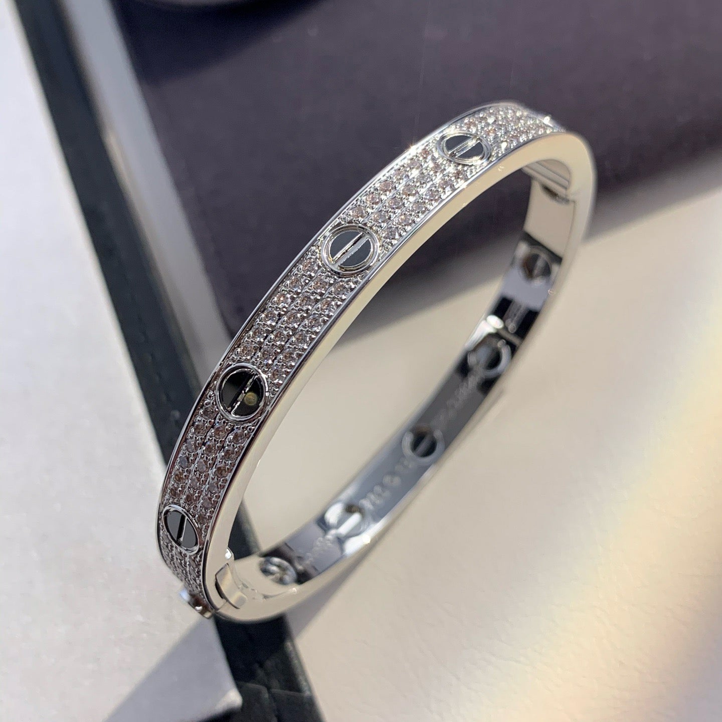 [Avelora]CLASSIC 6.1MM LOVE BANGLE - DIAMOND PAVÉ & BLACK CERAMIC