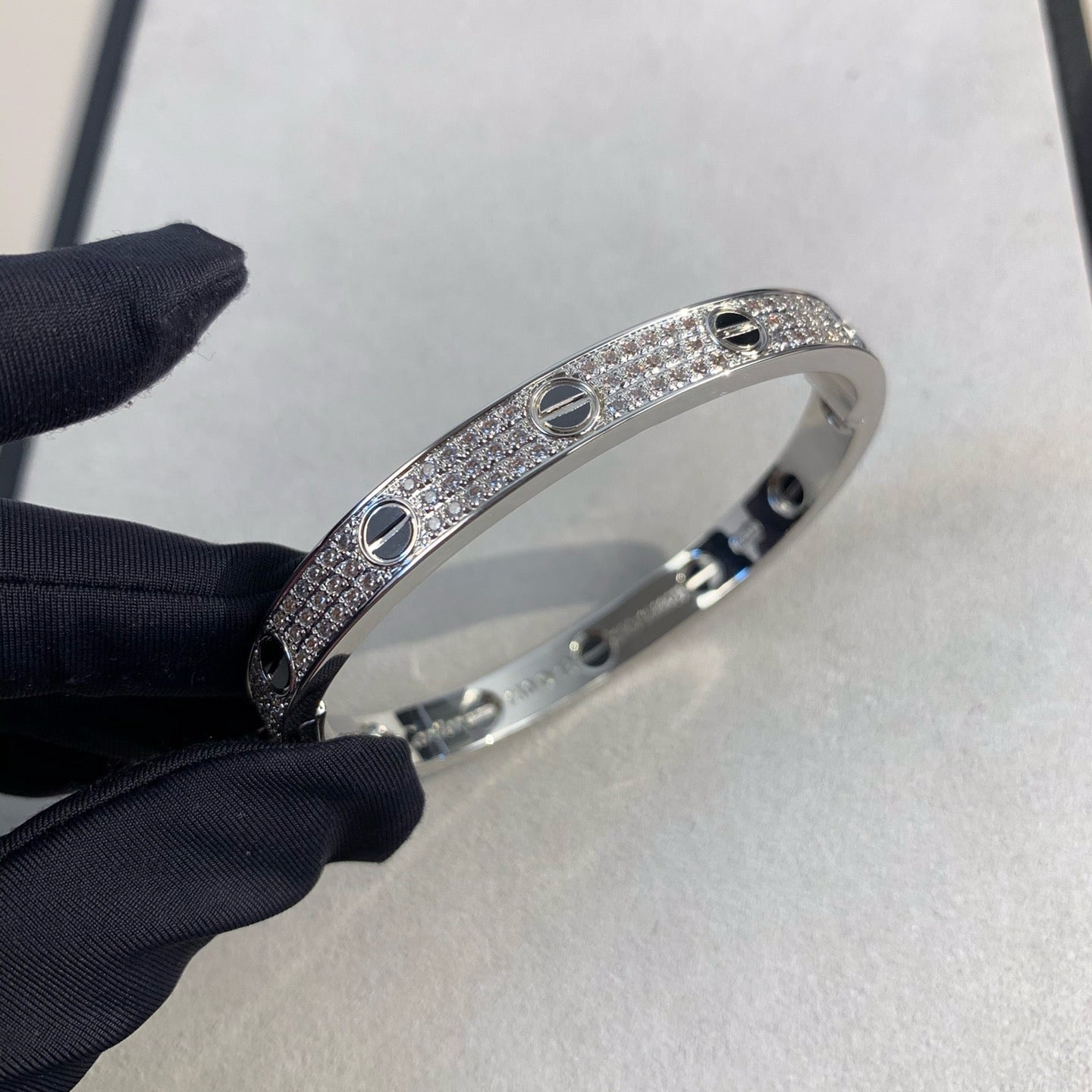 [Avelora]CLASSIC 6.1MM LOVE BANGLE - DIAMOND PAVÉ & BLACK CERAMIC