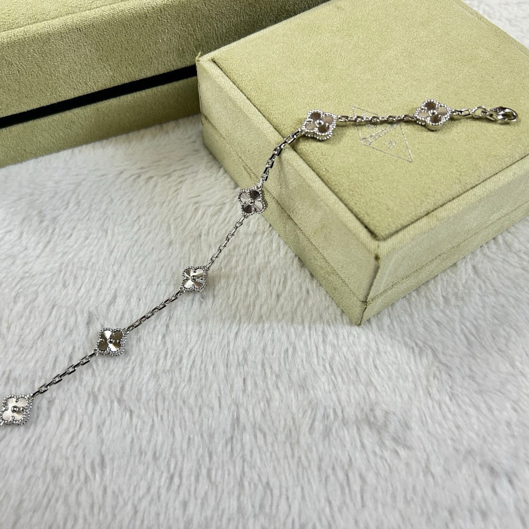 [Avelora Jewelry ]CLOVER 6 MOTIF DIAMOND BRACELET