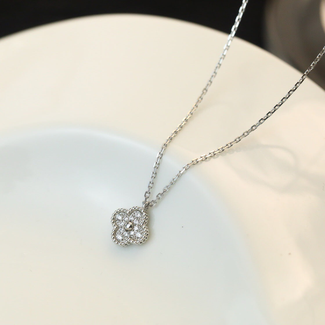 [Avelora Jewelry ]CLOVER MINI 9.5MM PENDANT DIAMOND NECKLACE