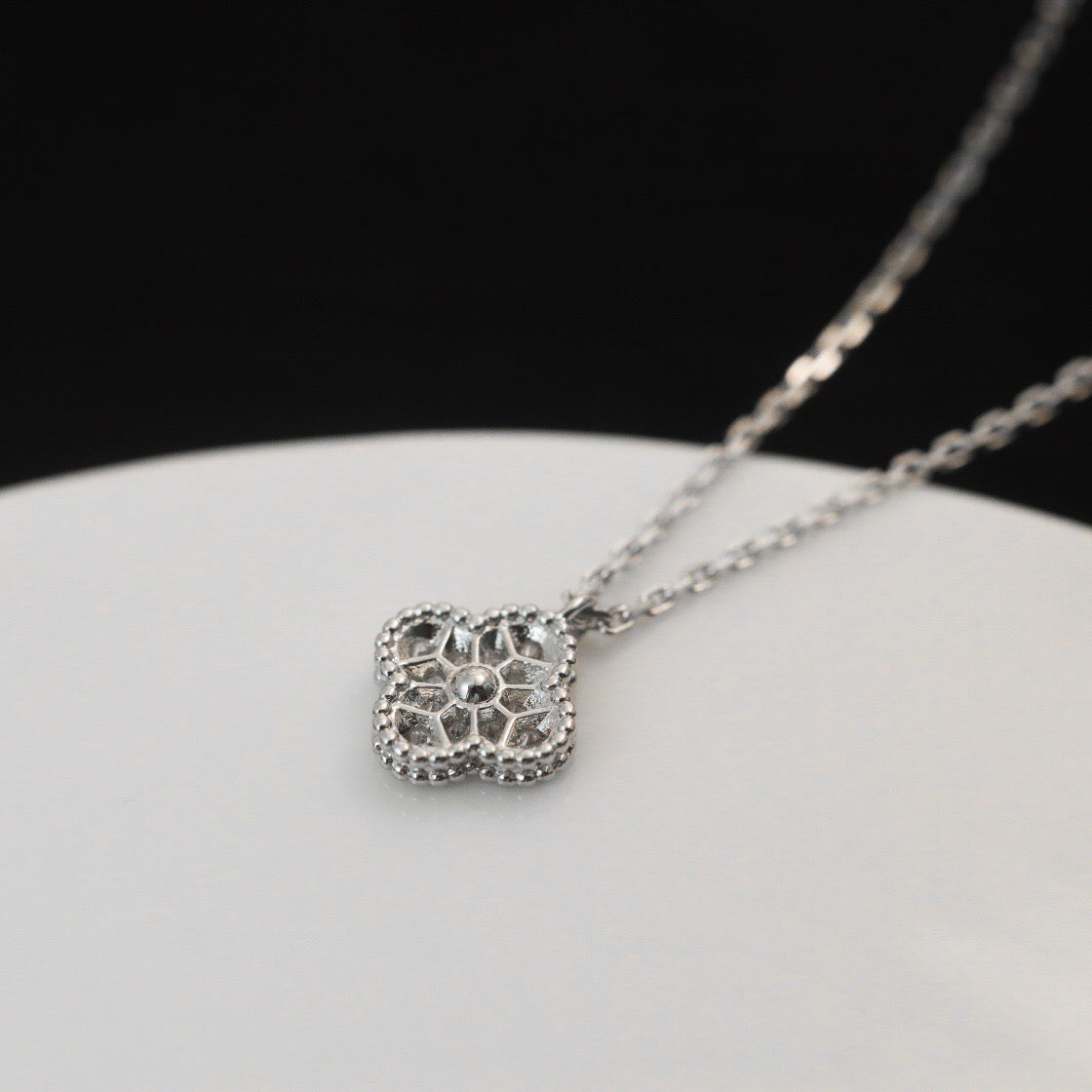 [Avelora Jewelry ]CLOVER MINI 9.5MM PENDANT DIAMOND NECKLACE
