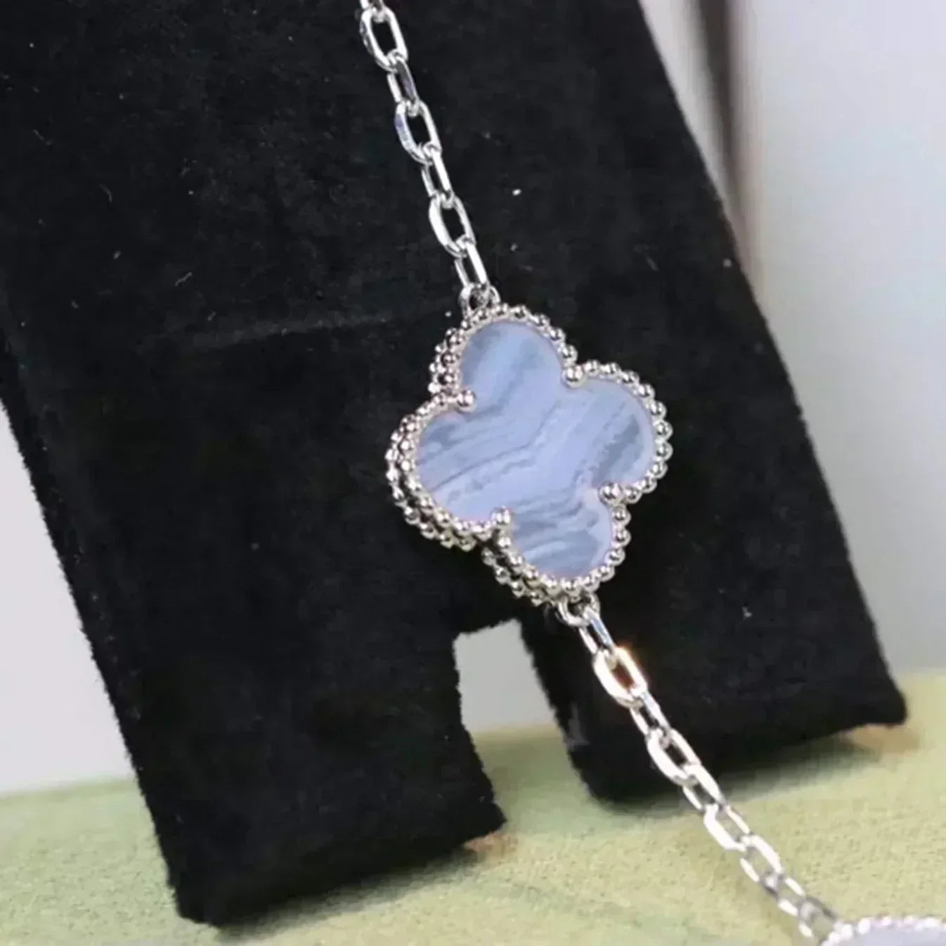 [Avelora]LUCKY CLOVER 5-MOTIF BRACELET - PURPLE CHALCEDONY COLLECTION