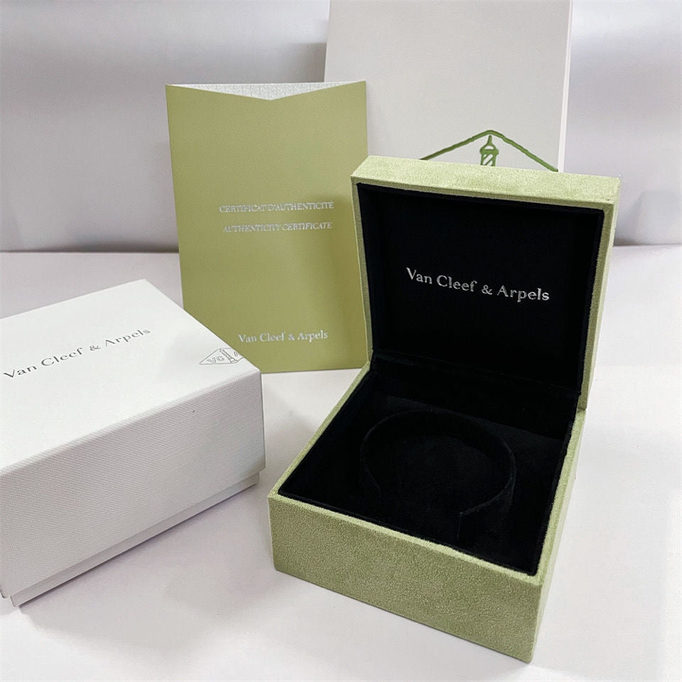 [Avelora Jewelry ]VA CLOVER BRACELET NECKLACE RING BOX GIFT BAG