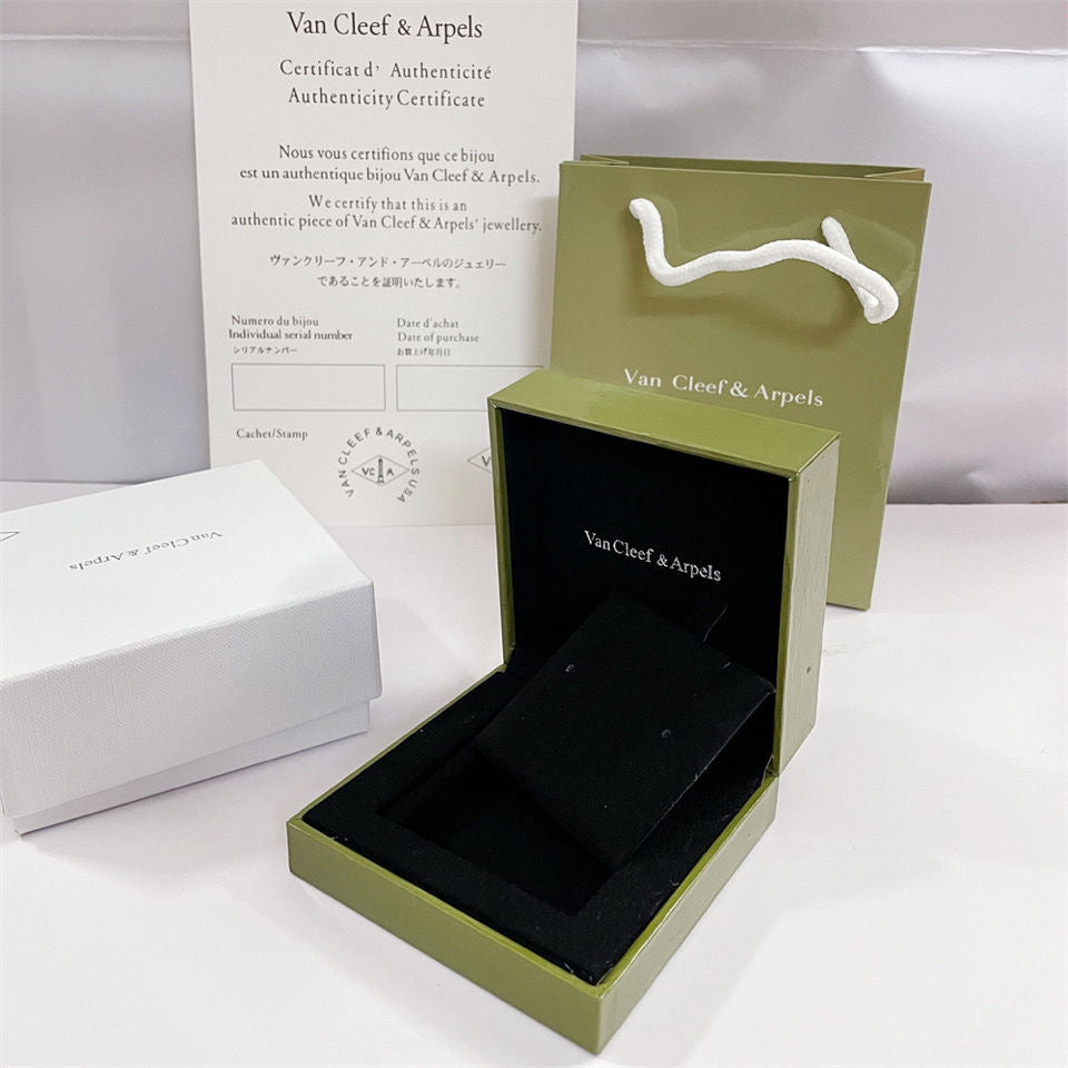 [Avelora Jewelry ]VA CLOVER BRACELET NECKLACE RING BOX GIFT BAG