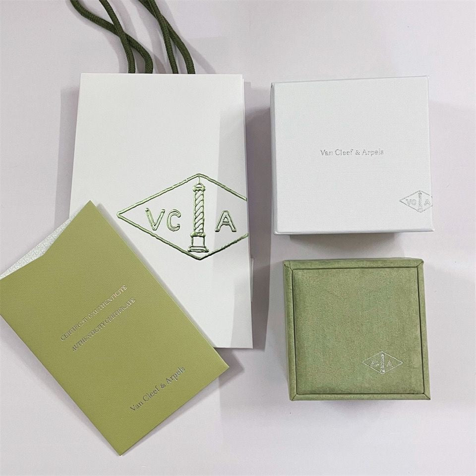 [Avelora Jewelry ]VA CLOVER BRACELET NECKLACE RING BOX GIFT BAG