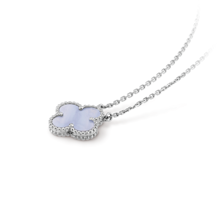 [Avelora Jewelry ]CLOVER 15MM BLUE CHALCEDONY NECKLACE SILVER