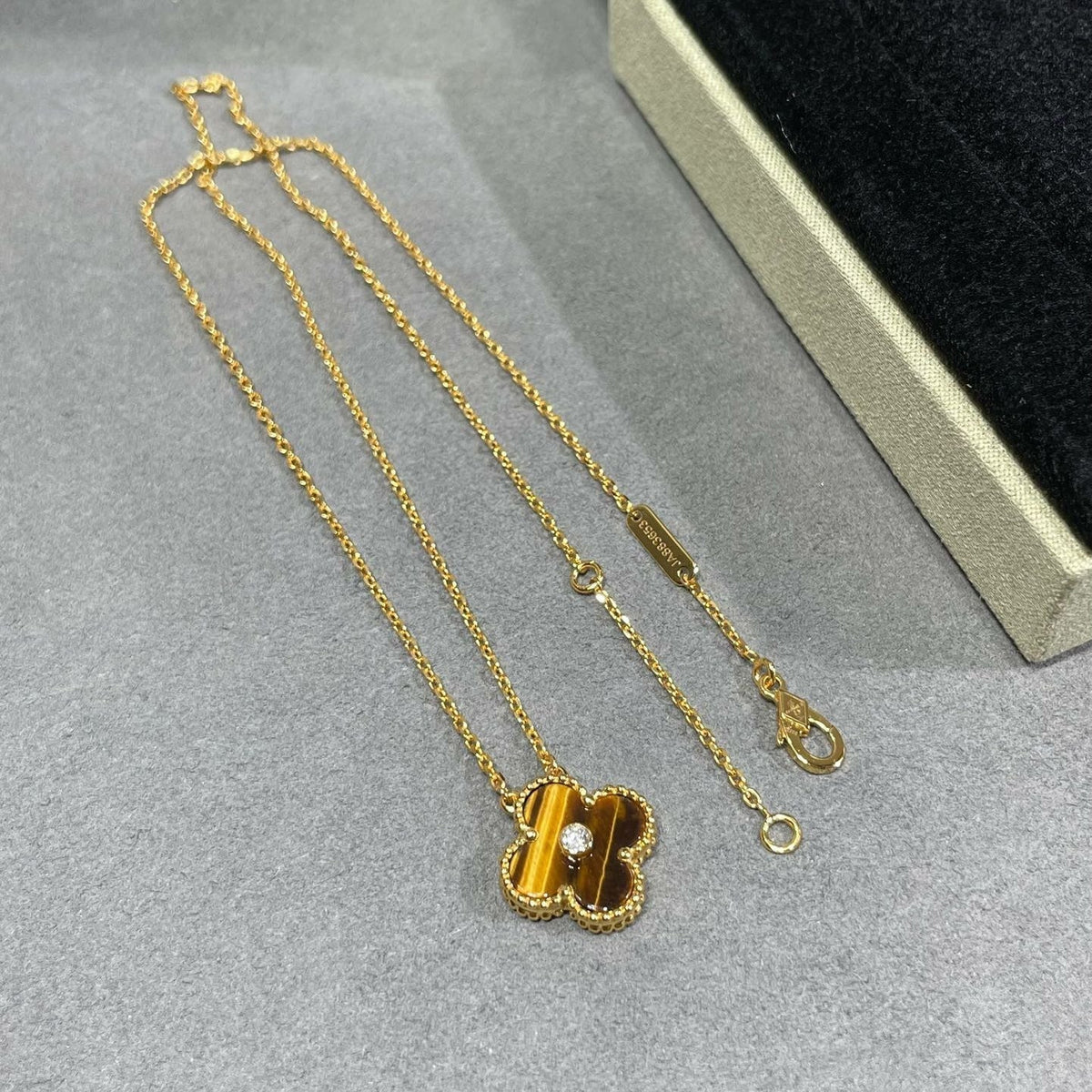 [Avelora Jewelry ]CLOVER 15MM DIAMOND AND YELLOW TIGER'S EYE AGATE necklace
