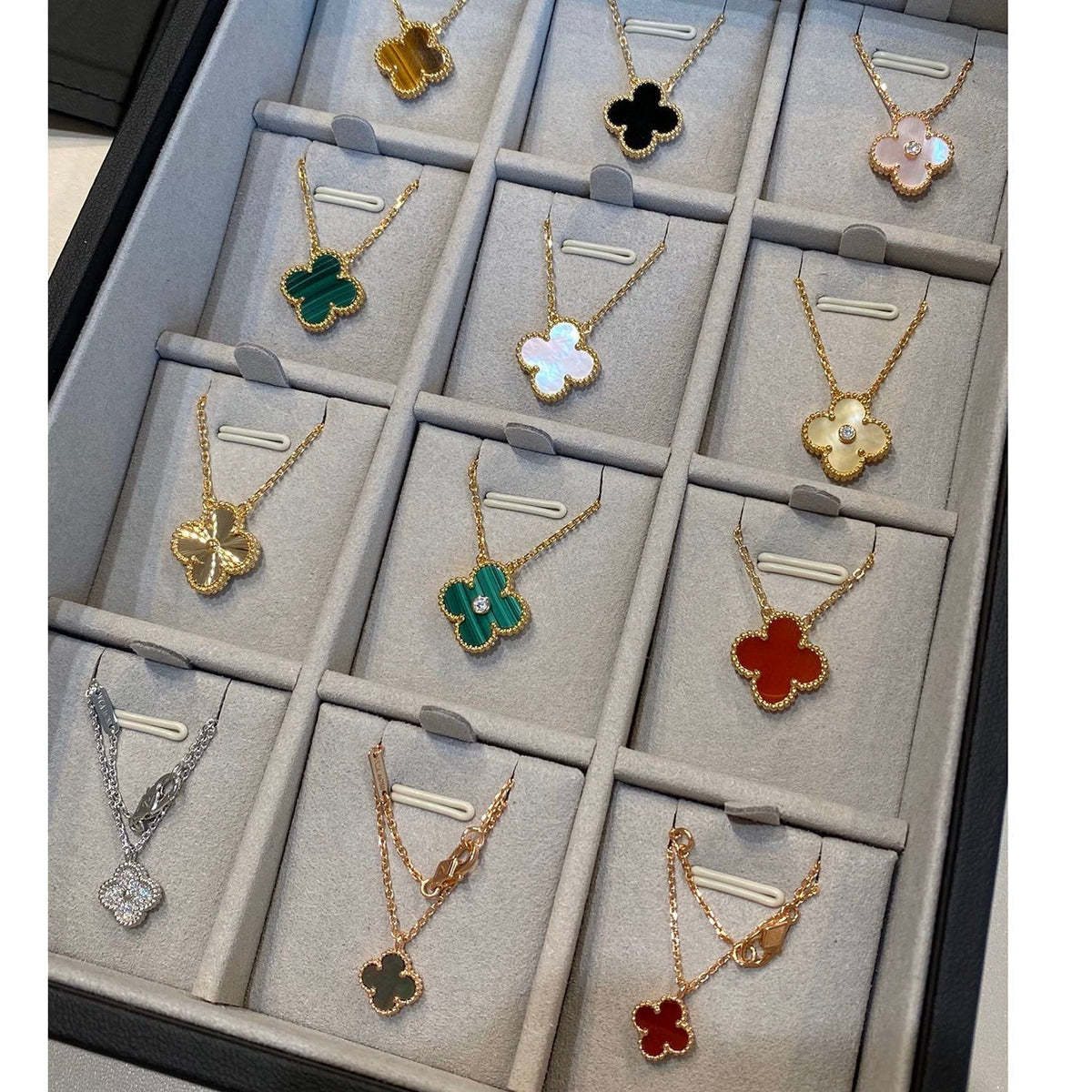 [Avelora Jewelry ]CLOVER 15MM BLACK ONYX SINGLE FLOWER NECKLACE