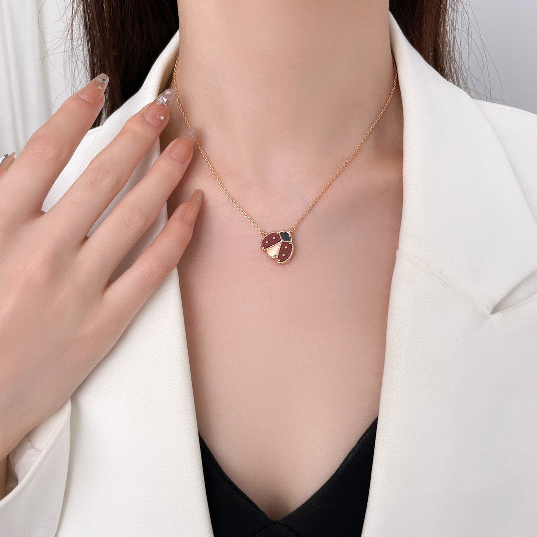 [Avelora]LUCKY CARNELIAN LADYBUG CHARM NECKLACE