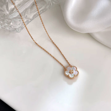 [Avelora Jewelry ]LUCKY  WHITE MOP  PLUM BLOSSOM NECKLACE