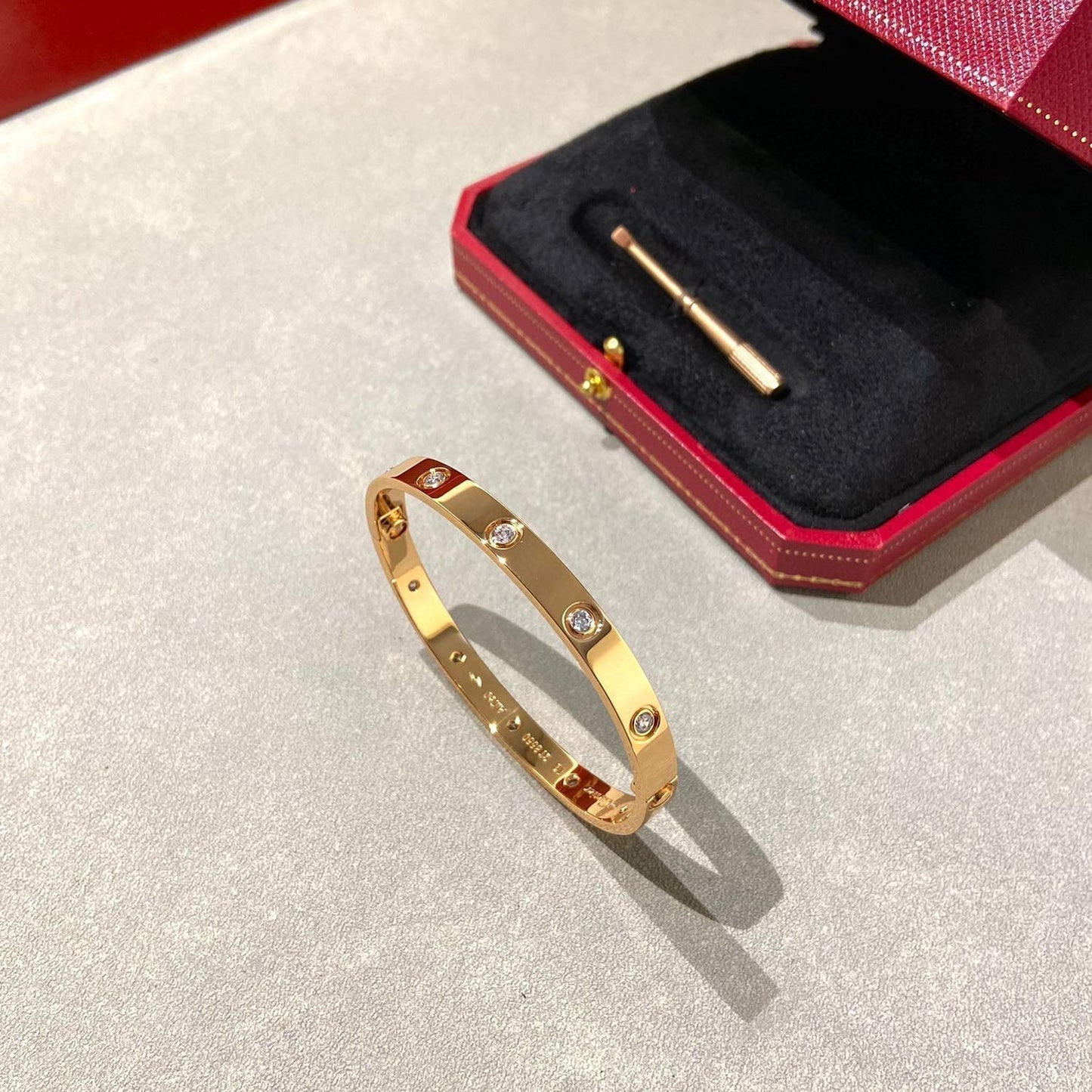 [Avelora]CLASSIC 6.1MM LOVE BANGLE - 10-DIAMOND