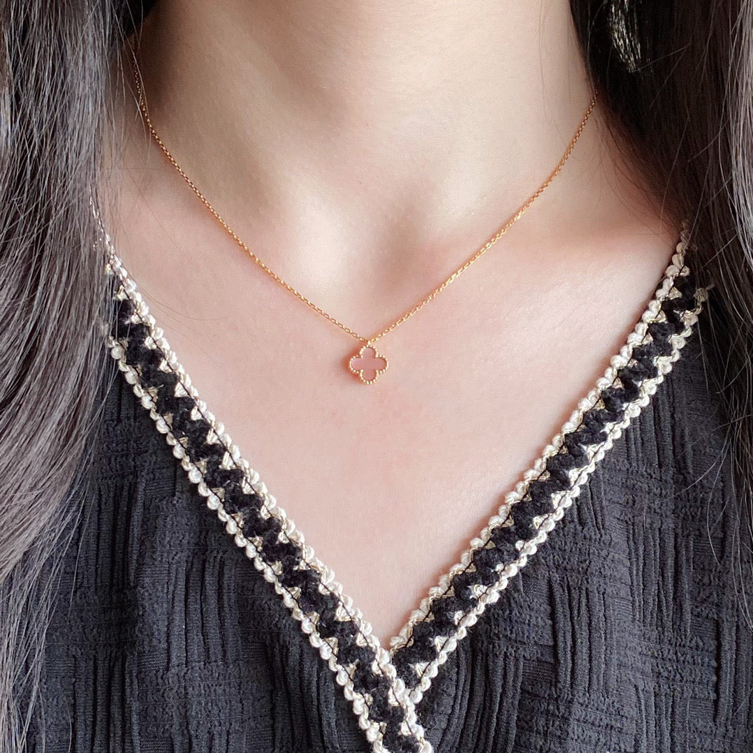 [Avelora Jewelry ]CLOVER 9.5MM PINK MOTHER OF PEARL SINGLE FLOWER NECKLACE