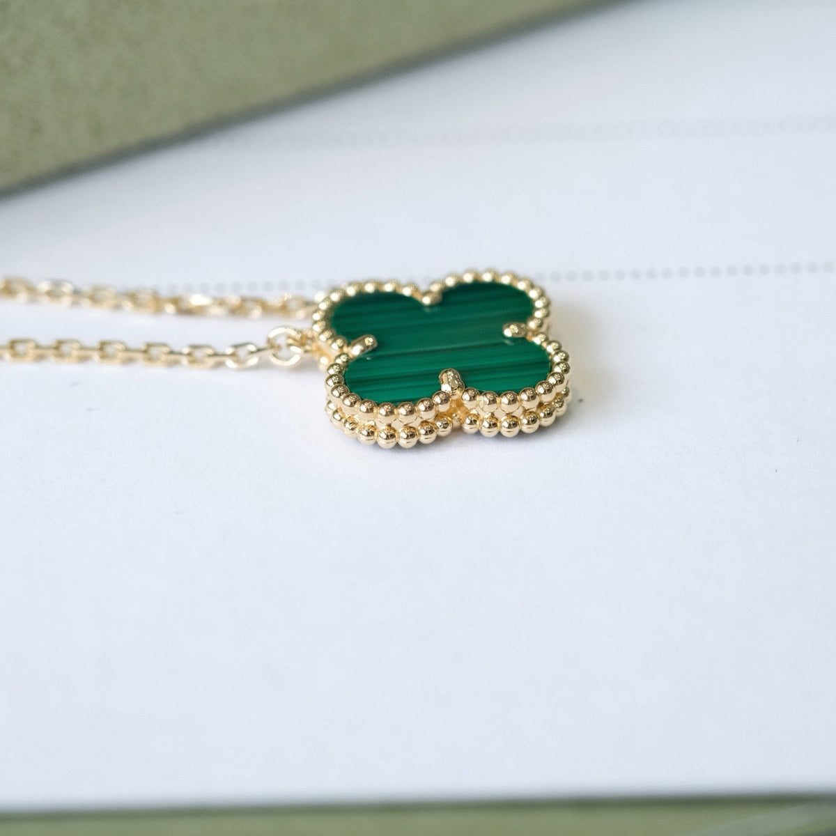 [Avelora Jewelry ]CLOVER 15MM MALACHITE SINGLE FLOWER  NECKLACE