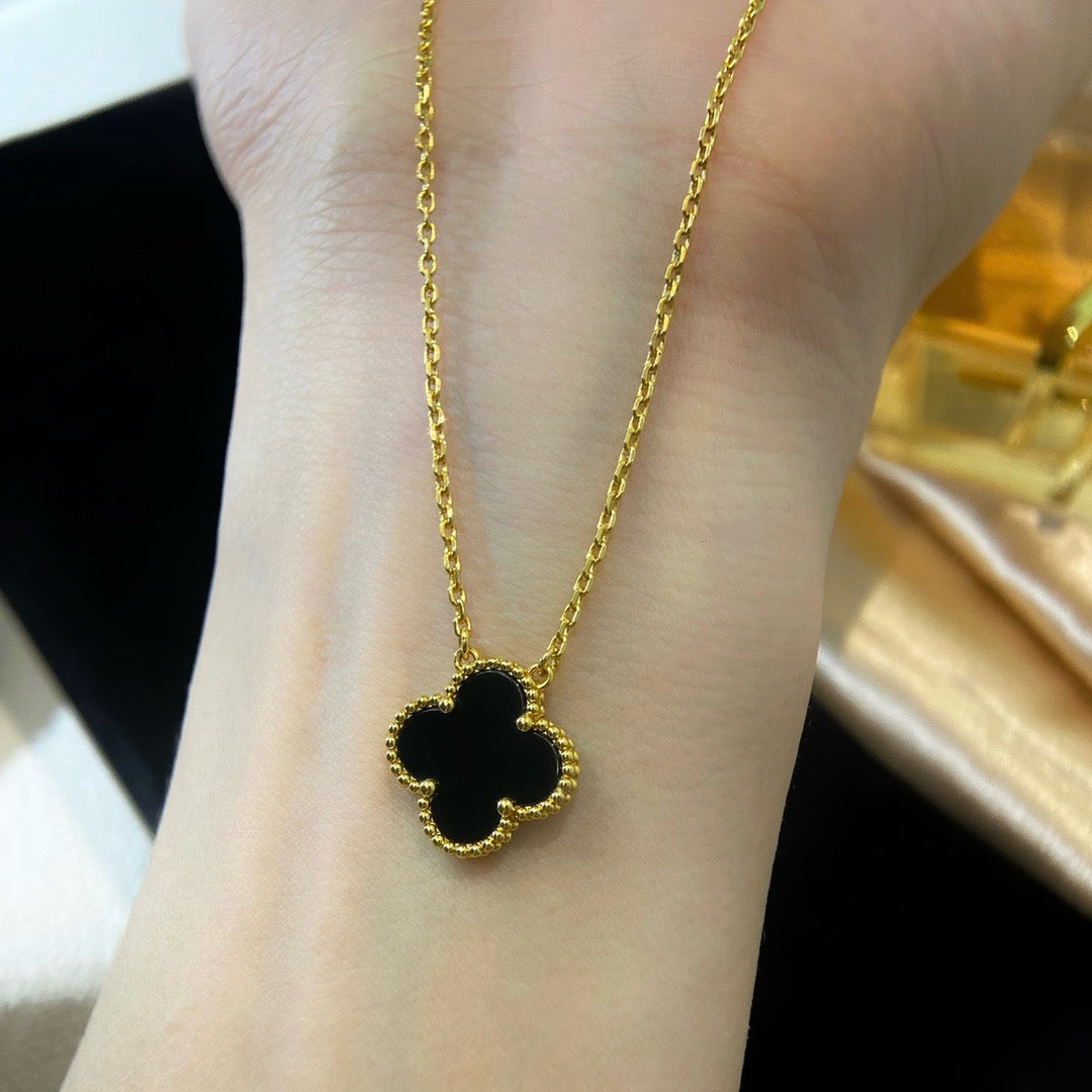 [Avelora Jewelry ]CLOVER 15MM BLACK ONYX SINGLE FLOWER NECKLACE