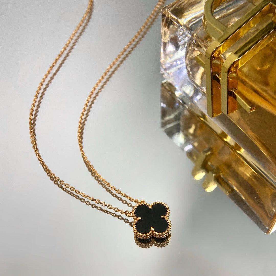 [Avelora Jewelry ]CLOVER 15MM BLACK ONYX SINGLE FLOWER NECKLACE