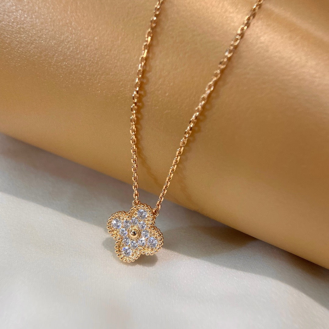 [Avelora Jewelry ]CLOVER 15MM DIAMOND SINGLE FLOWER NECKLACE