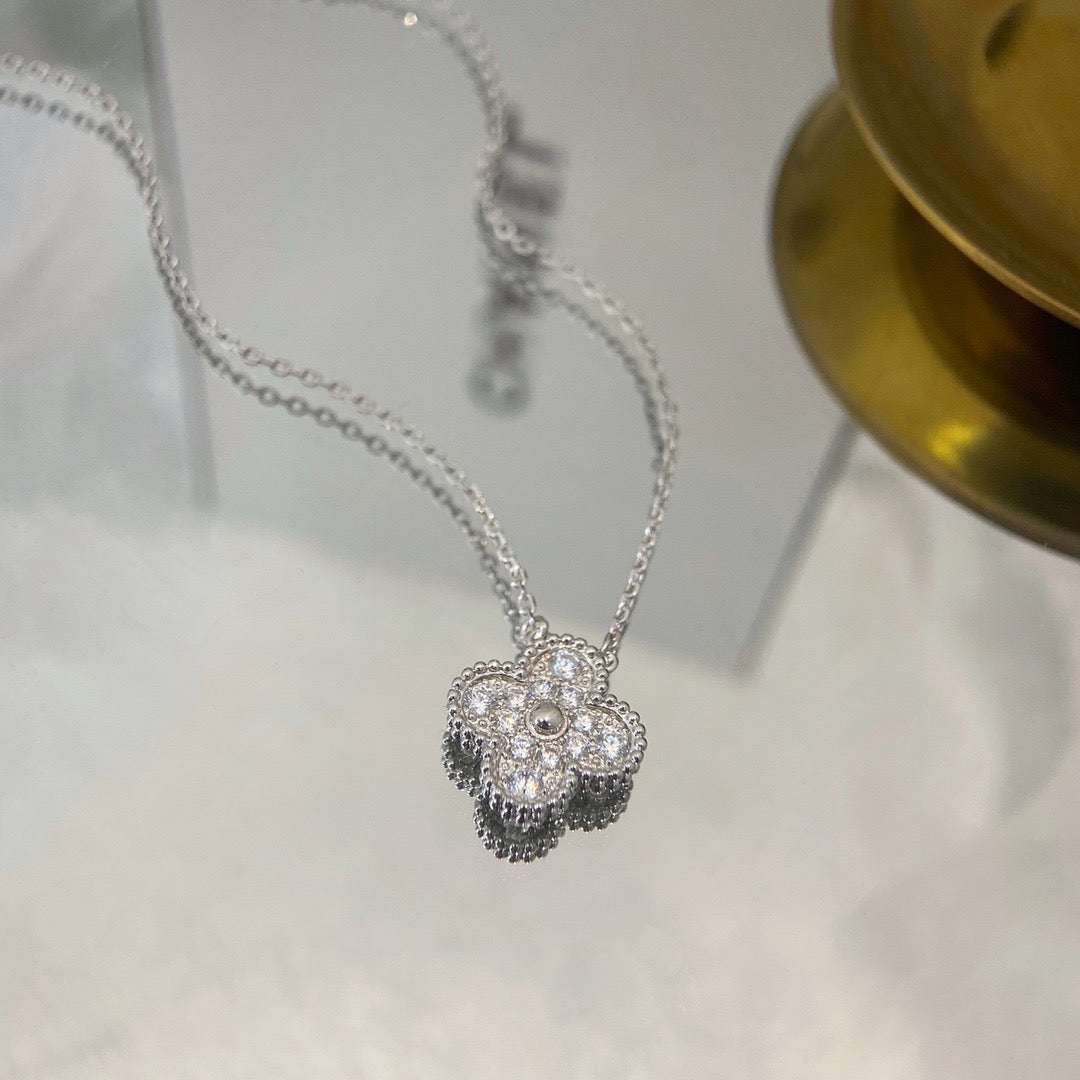[Avelora Jewelry ]CLOVER 15MM DIAMOND SINGLE FLOWER NECKLACE