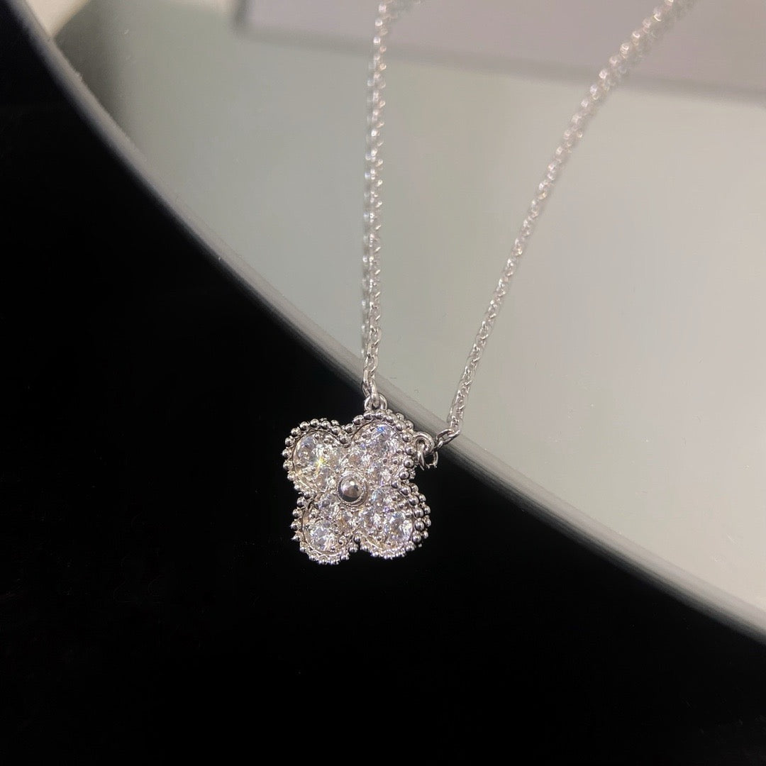 [Avelora Jewelry ]CLOVER 15MM DIAMOND SINGLE FLOWER NECKLACE