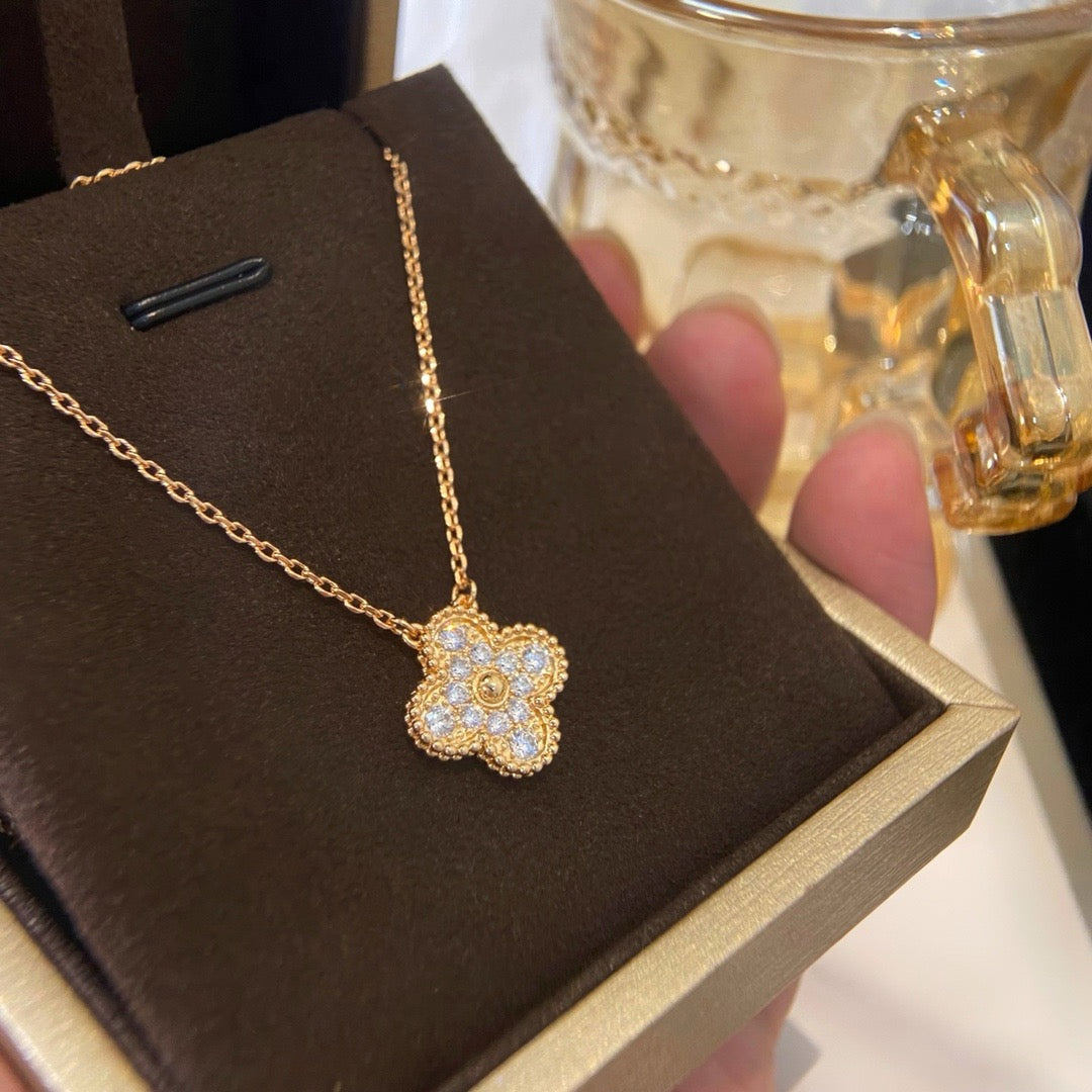 [Avelora Jewelry ]CLOVER 15MM DIAMOND SINGLE FLOWER NECKLACE
