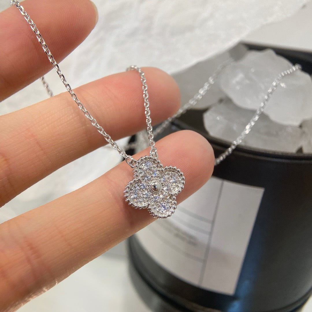 [Avelora Jewelry ]CLOVER 15MM DIAMOND SINGLE FLOWER NECKLACE