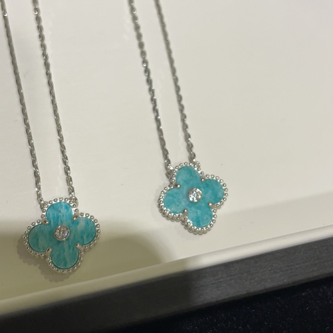 [Avelora Jewelry ]CLOVER 15MM DIAMOND SVRES PORCELAIN  NECKLACE SILVER