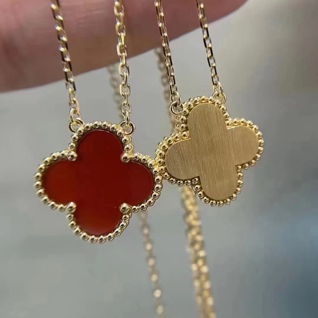 [Avelora Jewelry ]CLOVER 15MM CARNELIAN SINGLE FLOWER NECKLACE