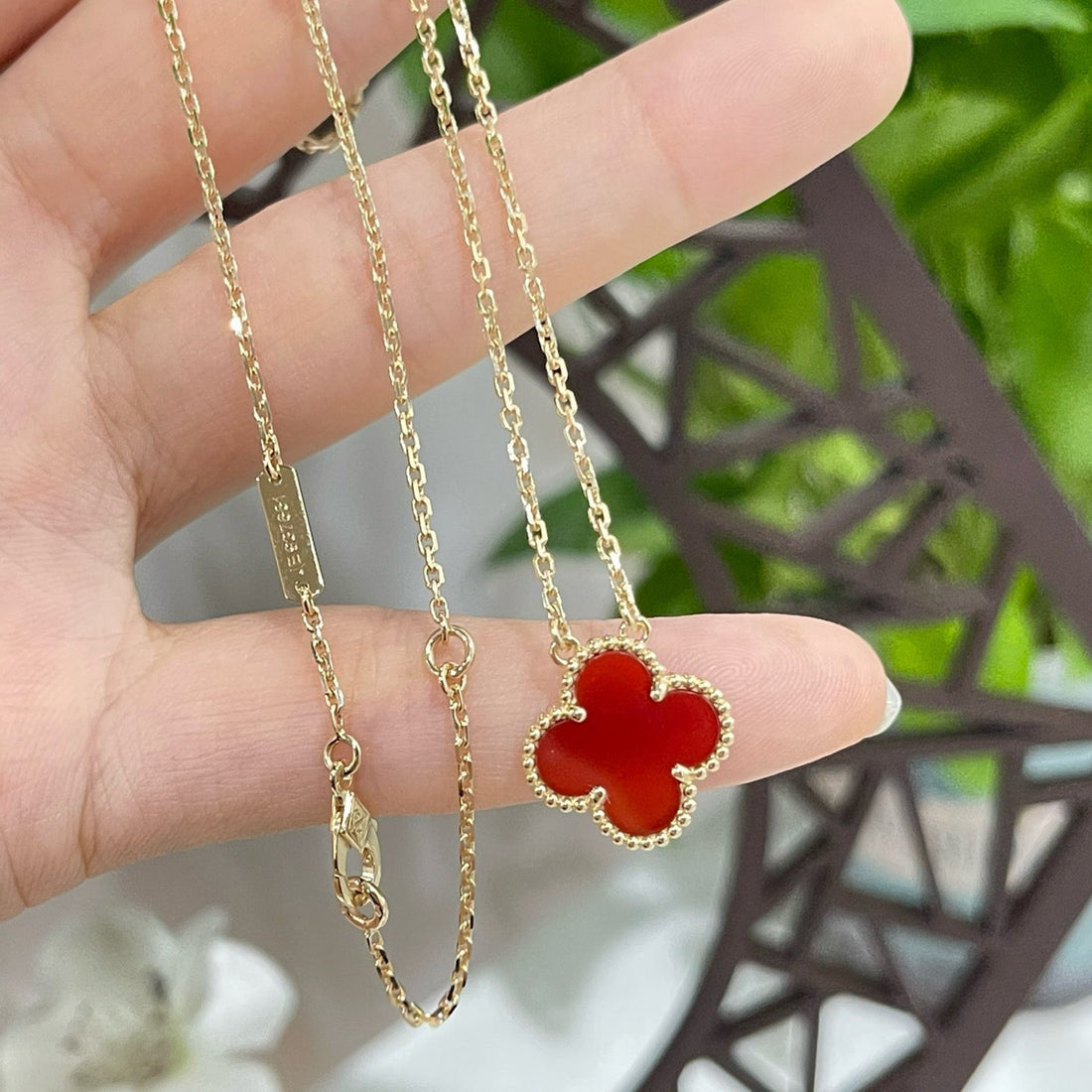 [Avelora Jewelry ]CLOVER 15MM CARNELIAN SINGLE FLOWER NECKLACE