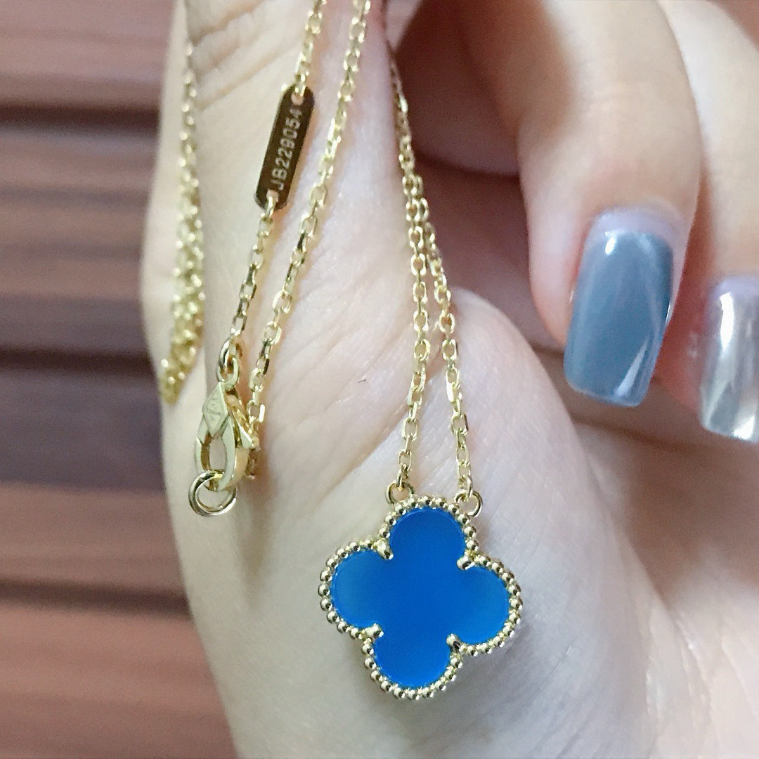 [Avelora Jewelry ]CLOVER 15MM BLUE AGATE NECKLACE