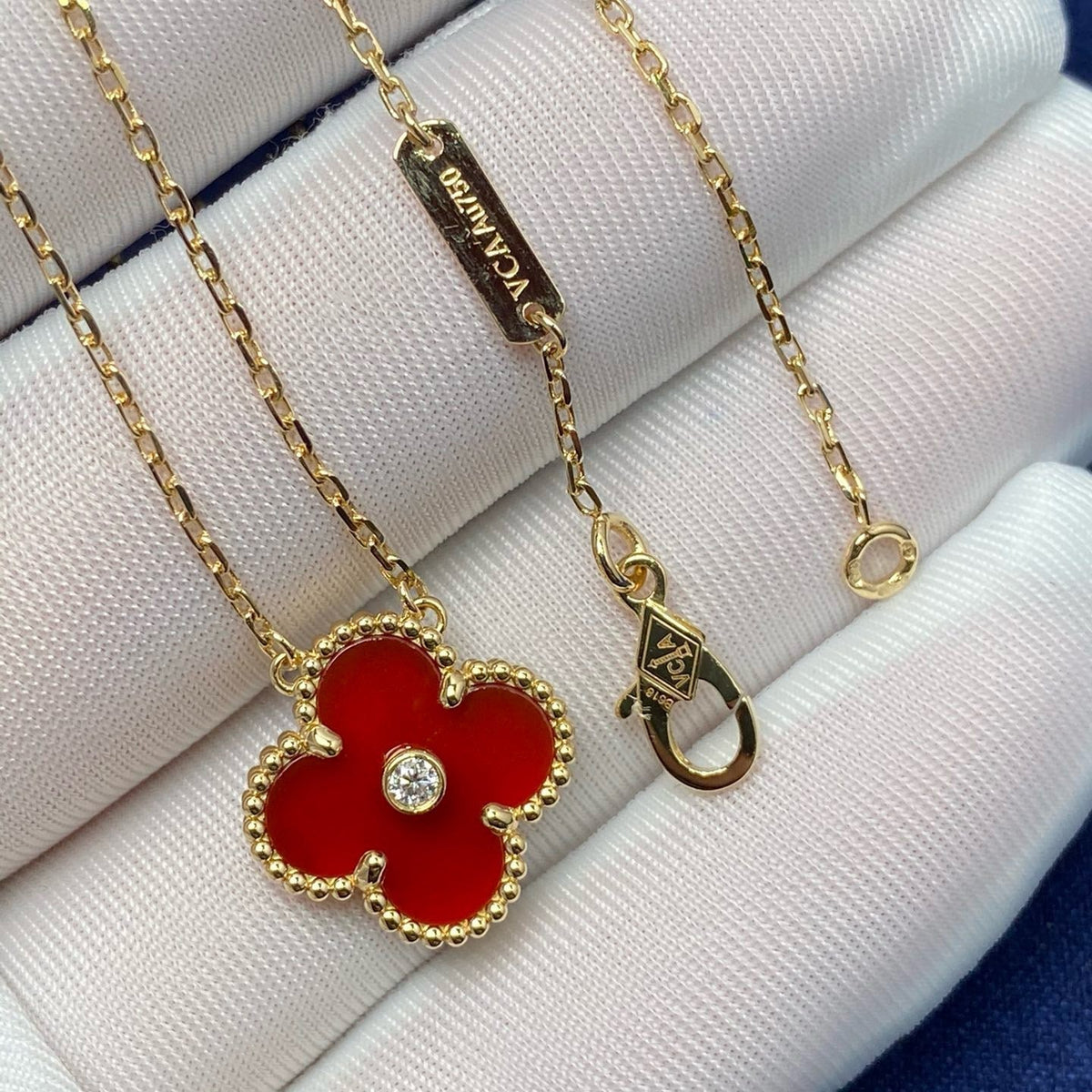 [Avelora Jewelry ]CLOVER 15MM DIAMOND CARNELIAN NECKLACE