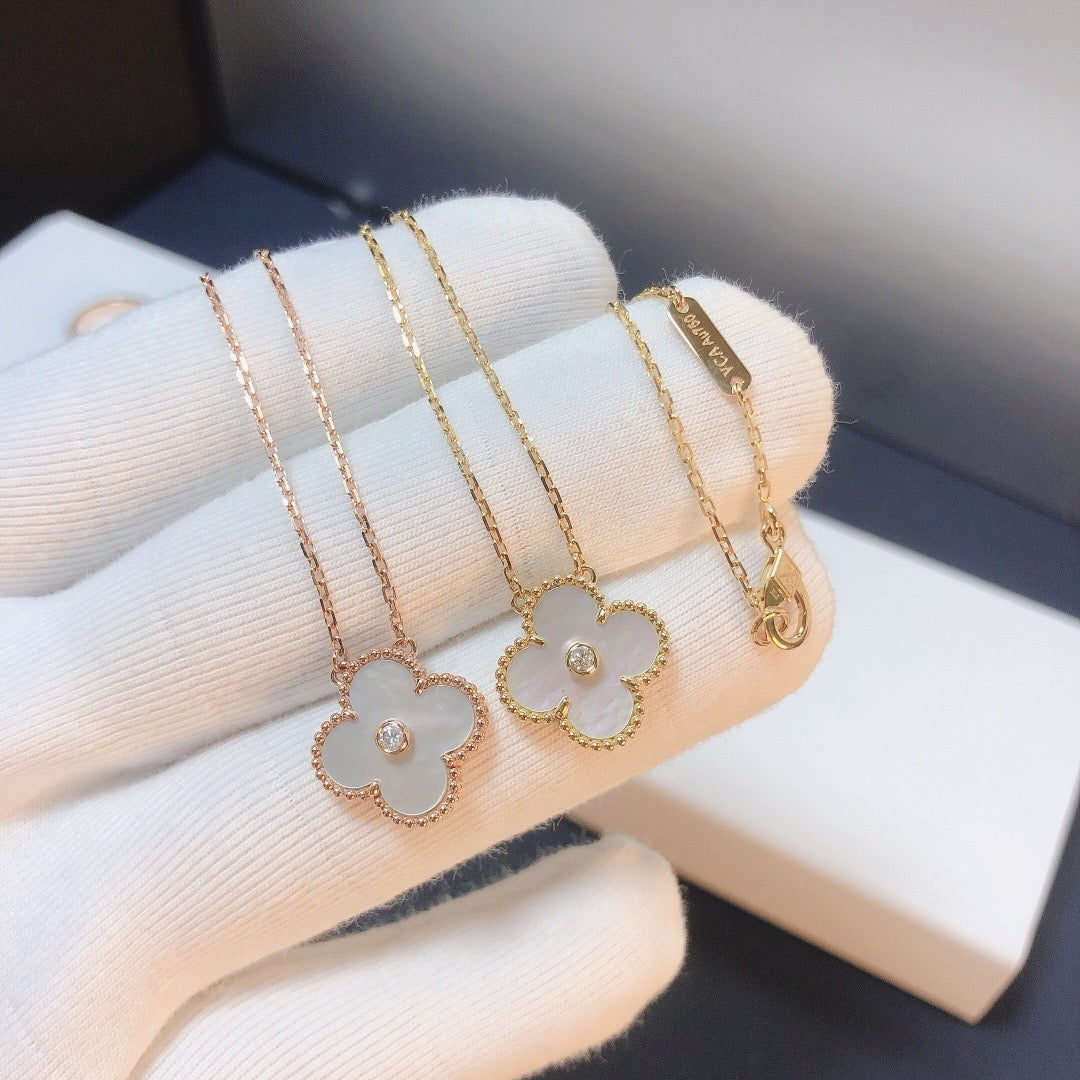[Avelora Jewelry ]CLOVER 15MM DIAMOND WHITE FRITILLARIA NECKLACE