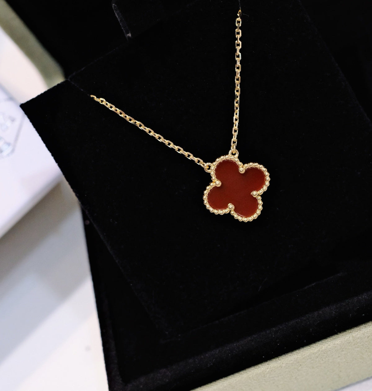 [Avelora Jewelry ]CLOVER 15MM CARNELIAN SINGLE FLOWER NECKLACE