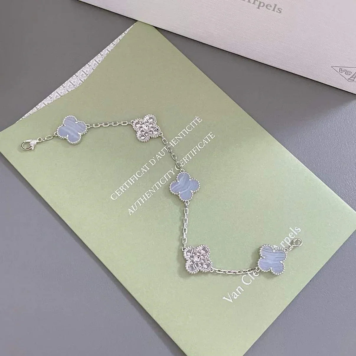 [Avelora]LUCKY CLOVER 5-MOTIF BRACELET - PURPLE CHALCEDONY COLLECTION