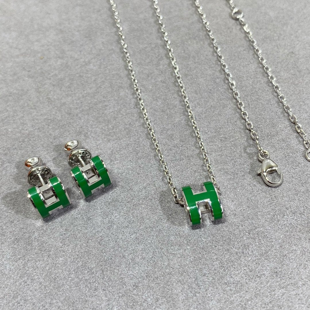 [Avelora]POP H GREEN NECKLACE SILVER AND GOLD