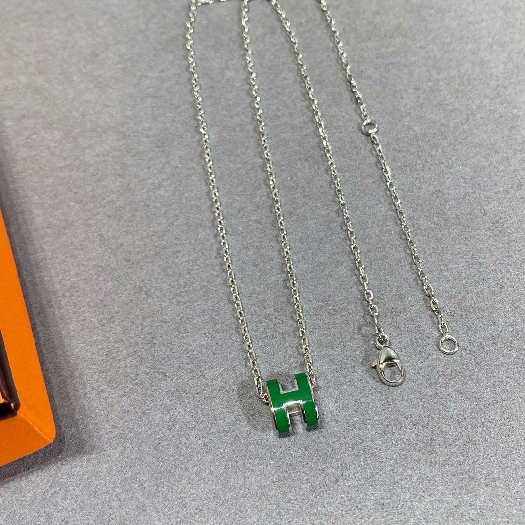 [Avelora]POP H GREEN NECKLACE SILVER AND GOLD
