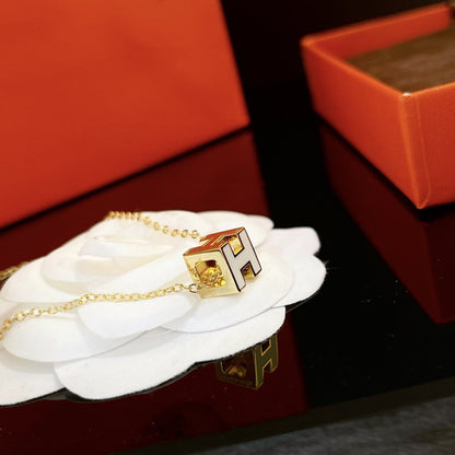 [Avelora]H WHITE SQUARE GOLD NECKLACE