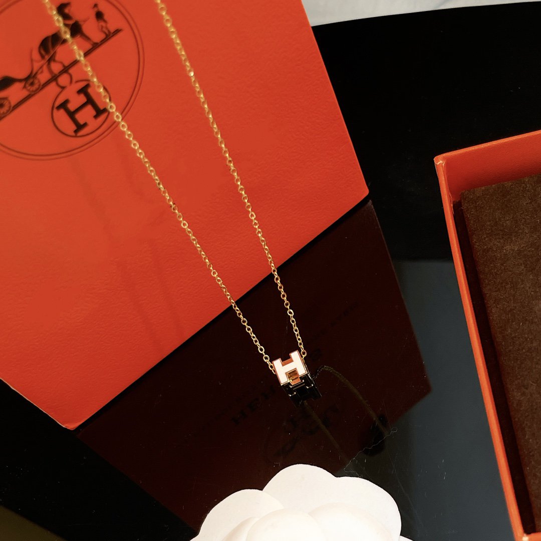 [Avelora]H WHITE SQUARE GOLD NECKLACE