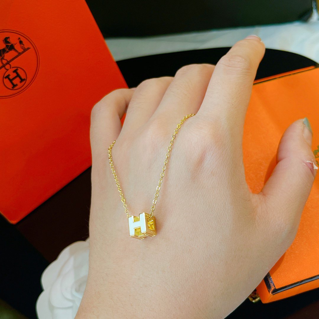 [Avelora Jewelry ]H WHITE SQUARE GOLD NECKLACE