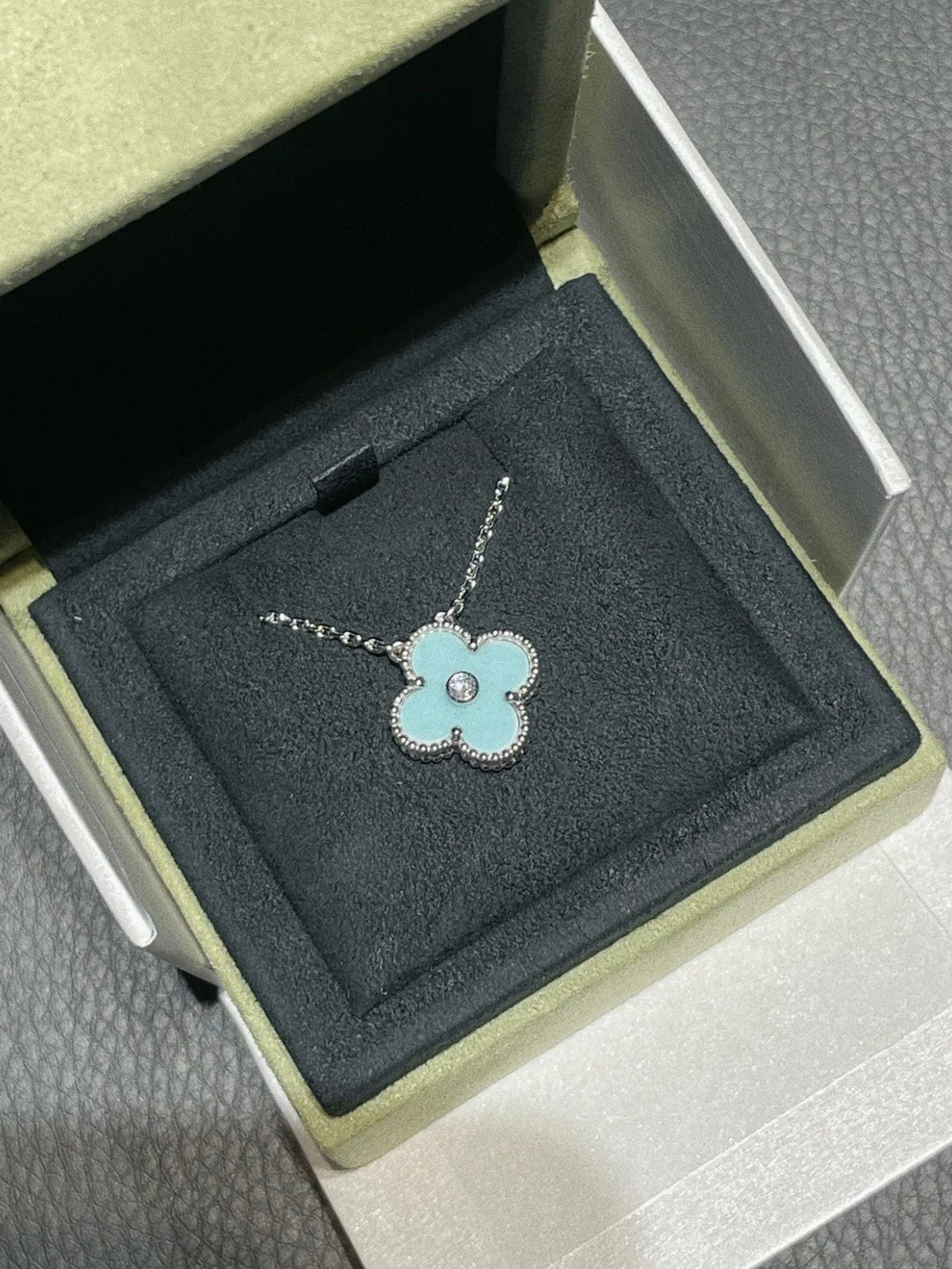 [Avelora Jewelry ]CLOVER 1 DIAMOND LIGHT BLUE SILVER NECKLACE