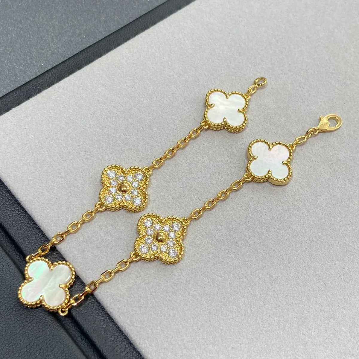 [Avelora Jewelry ]CLOVER WHITE PEARL MOP 5 MOTIF BRACELET COLLECTION